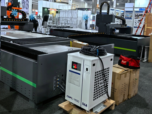 特域光纤激光切割机冷水机CWFL-1500为激光雕刻切割机冷却降温
